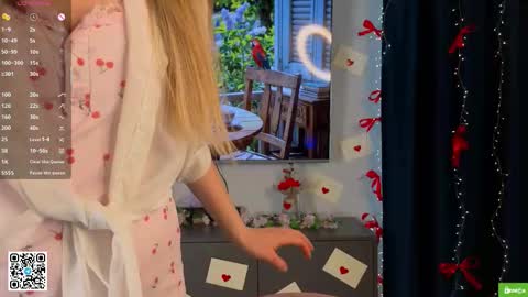 Hi Im Alice and here youll find something online show from March 4, 6:20 am