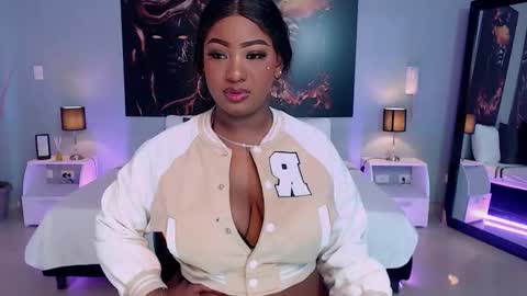 Instagram jasminecampbell1  online show from March 27, 2:18 pm