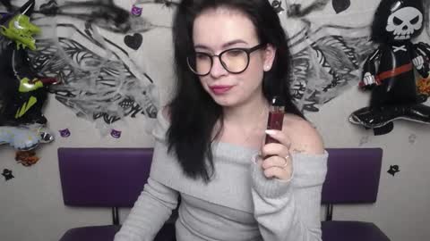 JasmineKouch online show from October 25, 5:15 am