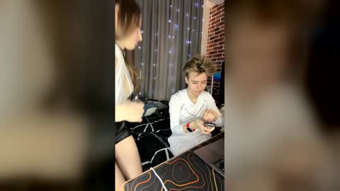 jean_wilsons online show from February 27, 12:05 pm