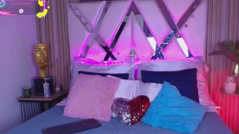 Jeen Taylor online show from October 16, 8:22 pm