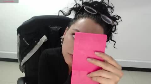 jenn online show from December 1, 8:11 pm