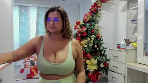 jenn online show from December 14, 7:03 pm