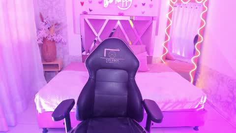 jenna_tay1 online show from April 2, 7:55 pm