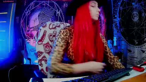 Snapshot of jennalovvee chatting on January 6, 1:31 am Mrs. Jenna online show from January 6, 1:31 am