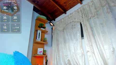 follow me in me  IG jenndy971 online show from April 9, 4:04 am