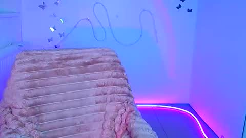 Jennifer online show from April 14, 6:13 am