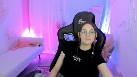 jenniferkiim online show from January 5, 5:27 pm