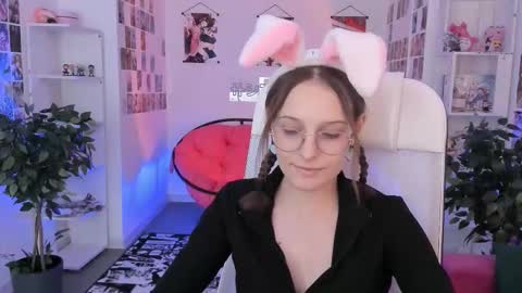 jenniferkiim online show from November 1, 2:43 pm