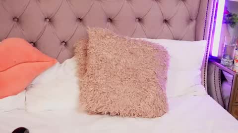 JenniferLovveX online show from April 10, 6:30 am