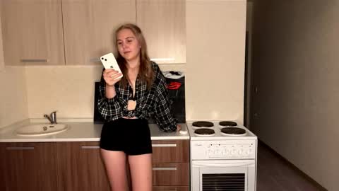 Snapshot of jennimarquis chatting on October 24, 2:35 pm Emilia online show from October 24, 2:35 pm