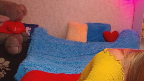 Snapshot of jenny_oliviawow chatting on October 15, 12:52 pm  All the most interesting in private.  my room for my smile  online show from October 15, 12:52 pm