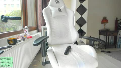 infamous blondiechloe.             Jennyjennywildd online show from April 2, 1:41 pm