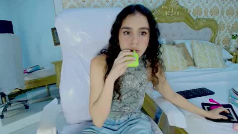 Snapshot of jessb_ chatting on October 16, 8:11 pm jessb_ online show from October 16, 8:11 pm