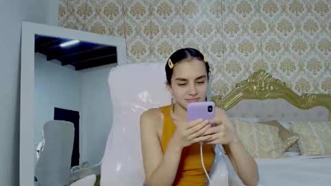 Snapshot of jessb_ chatting on October 6, 6:02 pm jessb_ online show from October 6, 6:02 pm