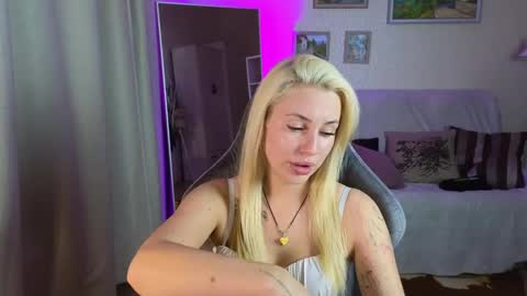 Snapshot of jessica_hanson chatting on December 6, 6:17 pm Jessy online show from December 6, 6:17 pm