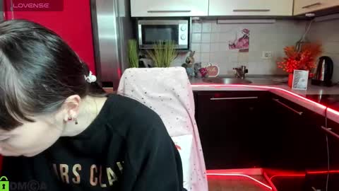 jessicaforris online show from December 3, 8:06 am