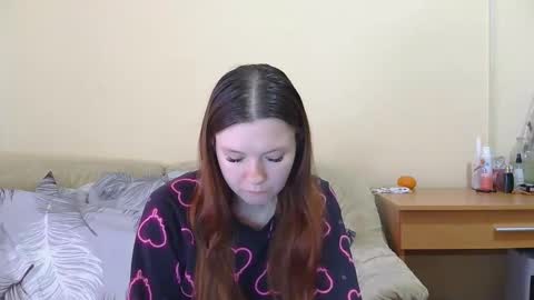jessicaholland1 online show from April 28, 6:17 am