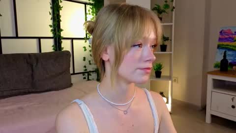 Gwen online show from March 4, 8:15 pm