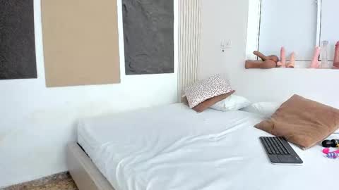 jheremy_wen online show from January 14, 3:33 am