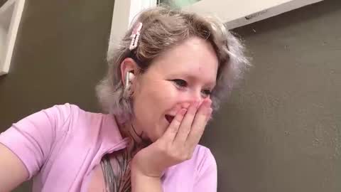 jigglipuff_ online show from February 28, 2:33 am