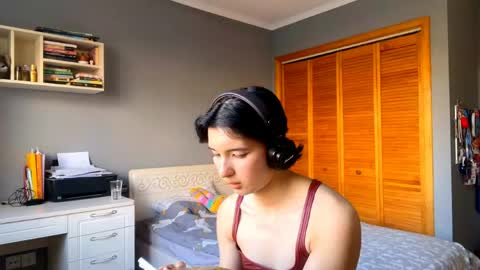 joanaphippin online show from April 24, 7:44 am