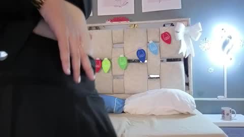 jolie_lov online show from December 15, 1:16 pm