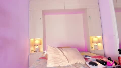 joyceblake online show from April 4, 8:18 pm