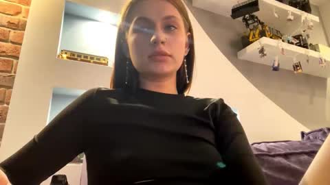 Lola online show from November 6, 4:35 pm