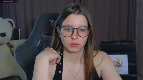 laura online show from July 7, 12:41 pm