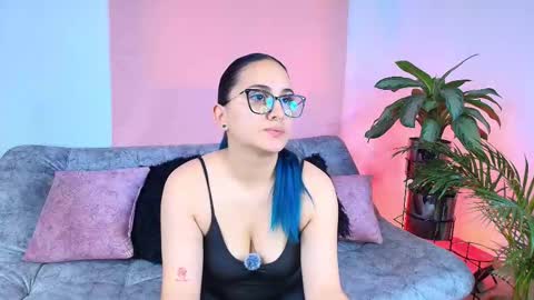 Jules and Gia online show from November 7, 6:35 pm