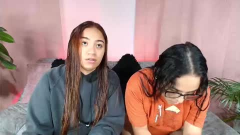 Jules and Gia online show from December 17, 12:49 am