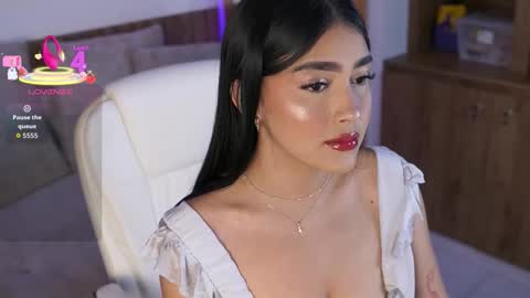 Jules Bennett online show from January 8, 11:36 am