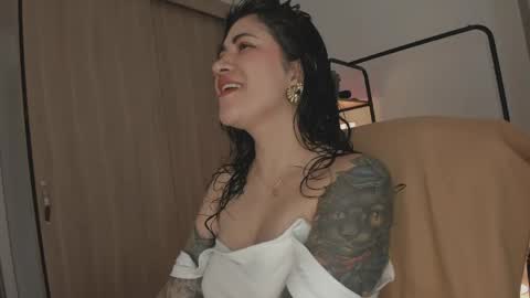 Juli Modelo Independiente online show from April 17, 3:14 pm