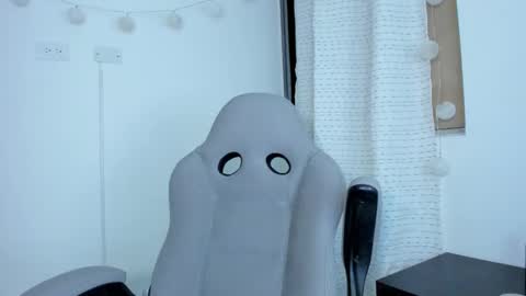 Snapshot of julia_strauns chatting on January 2, 5:03 am julia_strauns online show from January 2, 5:03 am