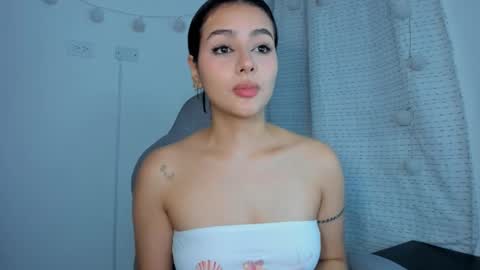 Snapshot of julia_strauns chatting on January 27, 5:47 am julia_strauns online show from January 27, 5:47 am