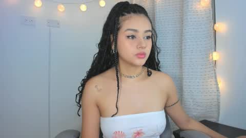 Snapshot of julia_strauns chatting on January 5, 5:41 am julia_strauns online show from January 5, 5:41 am