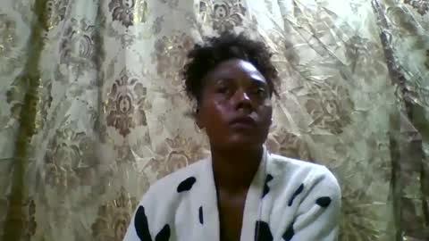 juliaaldy online show from May 31, 4:51 am