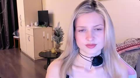 Julie online show from November 16, 4:07 pm