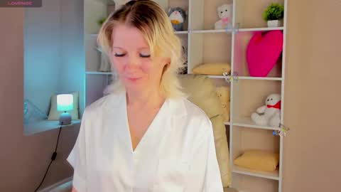 Julie Lucasss online show from February 20, 12:20 am