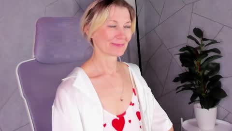 Julie Lucasss online show from March 20, 5:56 am