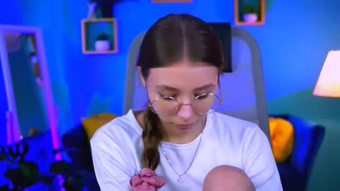 juliedaniel online show from September 30, 8:09 am