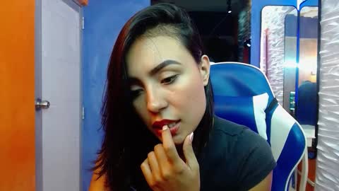 julieta_fn online show from March 7, 5:09 pm