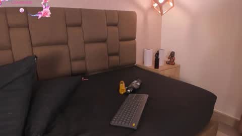 julieth_rojas online show from January 7, 5:22 am