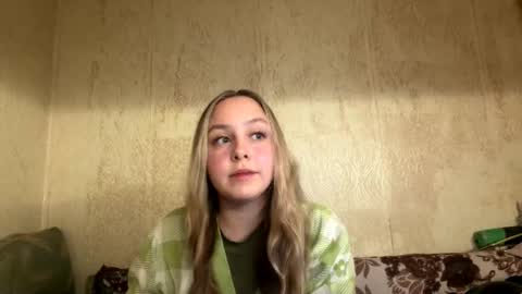 Snapshot of julietmegown chatting on October 16, 8:11 pm Mia online show from October 16, 8:11 pm