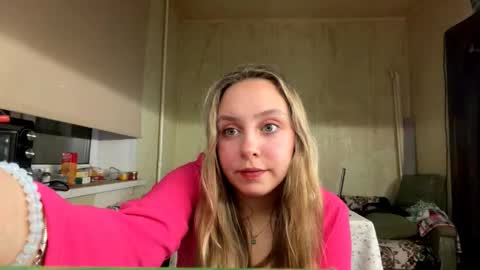 Snapshot of julietmegown chatting on October 19, 8:22 pm Mia online show from October 19, 8:22 pm