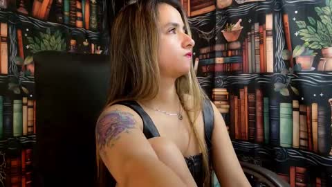 Snapshot of julietta__jackson chatting on February 22, 9:10 pm Julietta Jackson online show from February 22, 9:10 pm