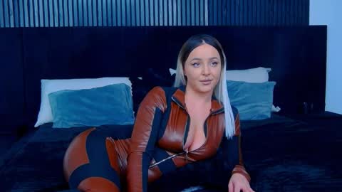 Julia online show from November 20, 4:52 pm