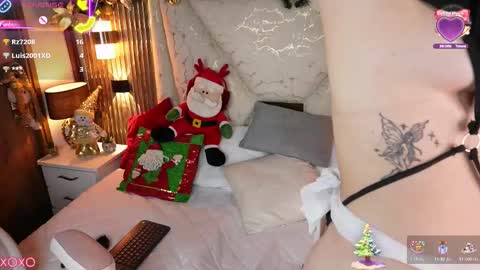 jullianapriv_ online show from December 4, 5:14 pm