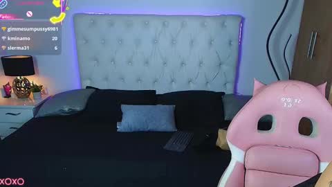 jullianapriv_ online show from September 12, 2:35 pm